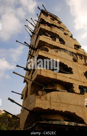 Hoffen Sie auf Frieden Skulptur von Armand Fernandez (1928-2005) außerhalb der libanesischen Ministerium für Verteidigung, Yarze, Beirut, Libanon. Stockfoto