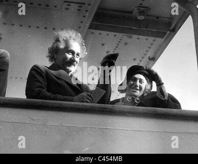 Albert Einstein und seine Frau zurückkehren nach Deutschland Stockfoto