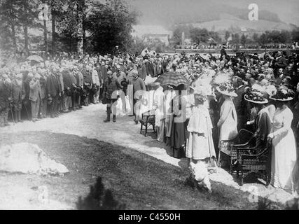 Kaiser Franz Joseph I bei der Enthüllung seines Denkmals in Bad Ischl, 1910 Stockfoto