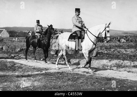 Kaiser Wilhelm II. und Kaiser Franz Joseph I auf ein Manöver, 1909 Stockfoto