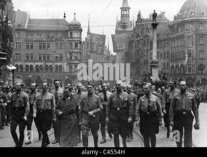 Hitler und Göring auf dem traditionellen Marsch der Nazi-Partei in München, November 1933 Stockfoto