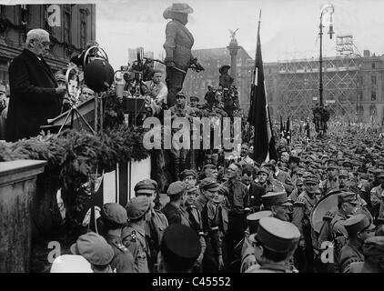 Paul von Hindenburg spricht am "Tag der Arbeit", 1933 Stockfoto