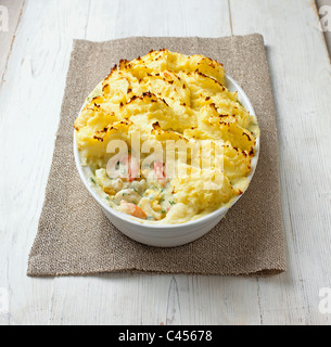 Fishermans Pie in Souffle Schüssel, Nahaufnahme Stockfoto