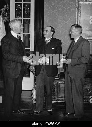 Hjalmar Schacht, Paul Bastid und Lutz Graf Schwerin von Krosigk, 1936 Stockfoto