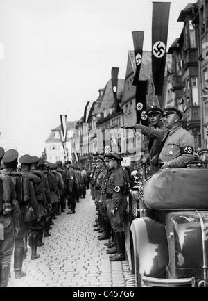 Robert Ley und Hans Schemm untersuchen eine Parade Stockfoto