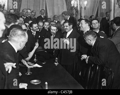 Pierre Laval und Aristide Briand bei einem Presseempfang im Hotel Adlon, 1931 Stockfoto