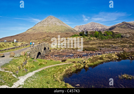 Die alte Straßenbrücke bei Glen Sligachan in Insel von Skye, Schottland Stockfoto