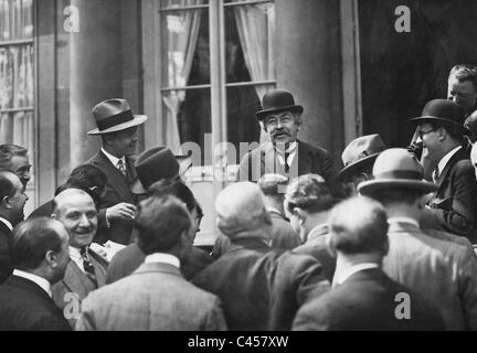 Aristide Briand Witze mit Journalisten, 1926 Stockfoto