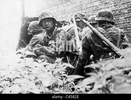 Soldaten der Waffen-SS SS in Belgien, 1940 Stockfoto