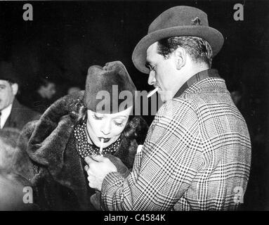 Marlene Dietrich und Douglas Fairbanks Jr. in London, 1937 Stockfoto