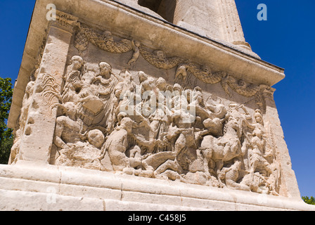 Ost-Panel des Sockels Basis des Mausoleums der Julier. Glanum, St. Remy, Frankreich. 1CBC. Stockfoto