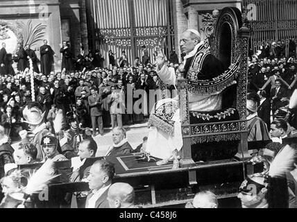 Papst Pius XII. auf seinem Thron, 1939 Stockfoto