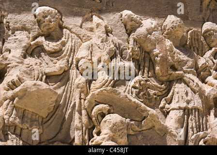 Ost-Panel des Sockels Basis des Mausoleums der Julier. Glanum, St. Remy, Frankreich. 1CBC. Stockfoto