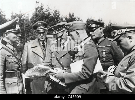 Adolf Hitler mit Offizieren während dem Polenfeldzug 1939 Stockfoto