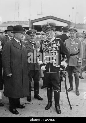 August von Mackensen und Magnus Freiherr von Braun auf eine namentliche Stahlhelm, 1932 Stockfoto