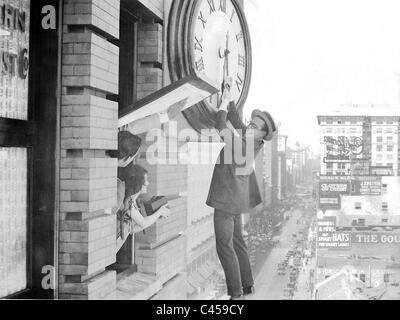 Harold Lloyd in einer Filmszene aus "Safety Last" (Ausgerechnet Wolkenkratzer) Stockfoto