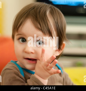 1 und ein halbes Jahr alt-Kleinkind-Modell veröffentlicht Stockfoto