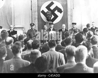 Roland Freisler lesen das Urteil in dem Volksgerichtshof, 1944 Stockfoto