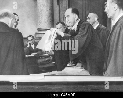 Roland Freisler während einer Anhörung im Volksgerichtshof, 1944 Stockfoto