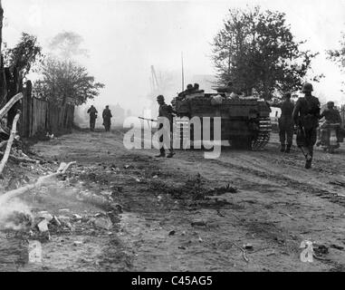 Deutsche Soldaten in einem Dorf an der Ostfront, 1941 Stockfoto