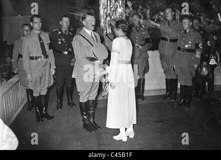 Adolf Hitler mit Gertrud Scholtz-Klink, 1935 Stockfoto