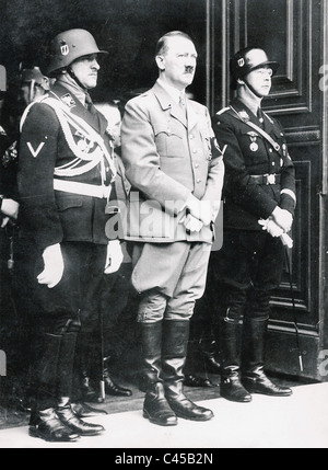 Dietrich, Hitler, Himmler an Hitlers Geburtstag, 1938 Stockfoto