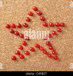 Stecknadel auf einer Pinnwand Stockfoto