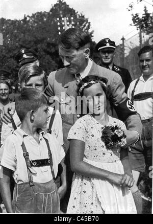 Hitler mit Kindern Stockfoto