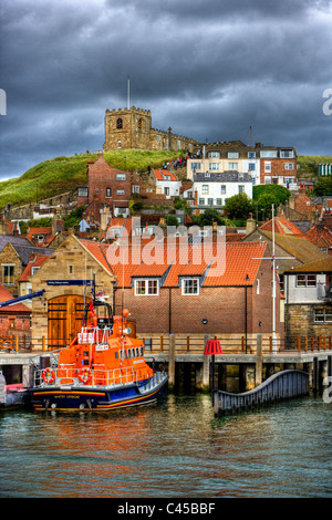 Whitby, Yorkshire, England Rnli-Rettungsboot im Dock warten für den Notfall in das Meer oder den Hafen, Hafen Stockfoto