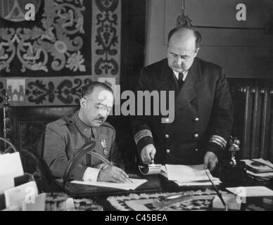 Francisco Franco mit seinem Bruder Don Nicolas Franco, 1937 Stockfoto