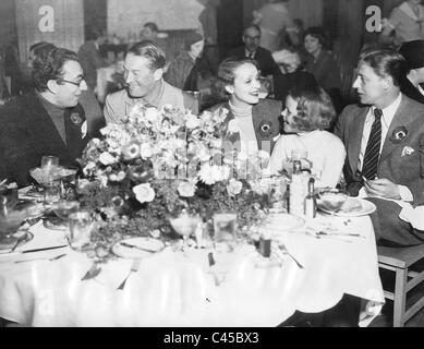 Marlene Dietrich gibt eine Abschiedsparty für Rudolf Sieber (1933) Stockfoto