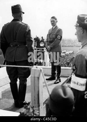 Adolf Hitler mit Konstantin Hierl bei der Nazi-Partei Rallye in Nürnberg, 1934 Stockfoto