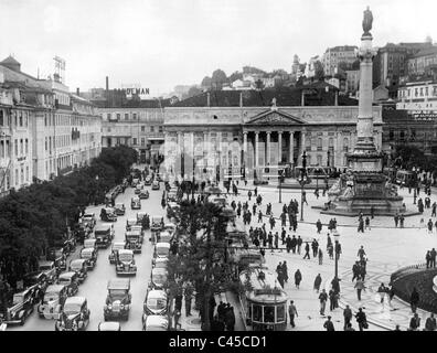 Verkehr auf dem Rossio-Platz in Lissabon, 1941 Stockfoto