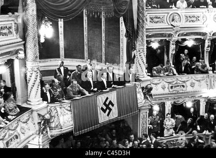 Seyß-Inquart, Bürckel, Hitler und Goebbels Bormann in der Oper in Wien Stockfoto
