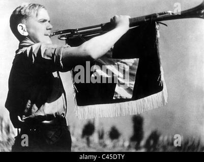 Hitler-Jugend Mitglied bläst Fanfare in Triumph des Willens, 1934 Stockfoto