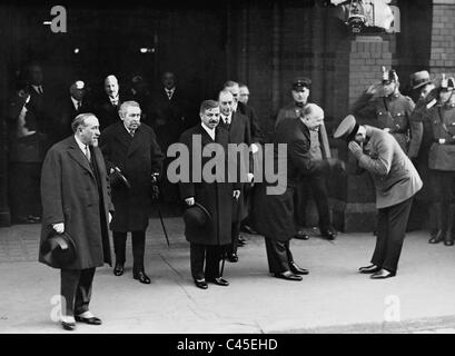 Aristide Briand, Pierre Laval, Julius Curtius und Heinrich Brurning am Bahnhof Friedrichstraße, 1931 Stockfoto