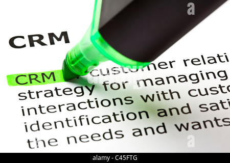 "CRM" - Customer Relationship Management, markiert grün mit Filzstift Stockfoto