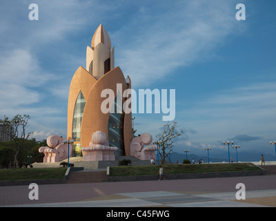 Thap Straßenbahn Huong Turm in Nha Trang Vietnam Stockfoto