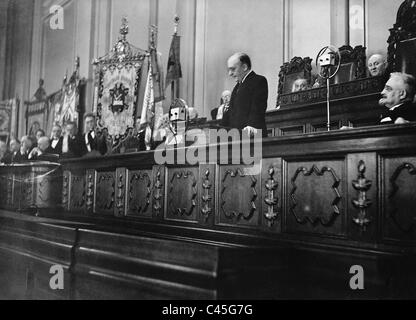 Heinrich Bruening auf einer Party Treffen des Zentrums, 1932 Stockfoto