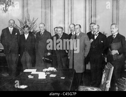 Flandin, Laval, Heinrich Brüning, Aristide Briand, Curtius, Pietri und Berthelot in Paris, 1931 Stockfoto