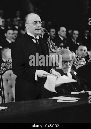 Heinrich Bruening während einer Rede vor dem Völkerbund, 1932 Stockfoto