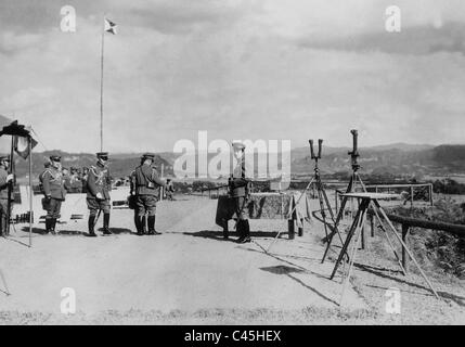 Kaiser Hirohito während eines Manövers an Kagashima, 1935 Stockfoto