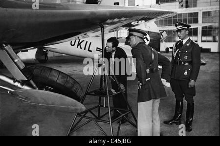 Charles Lindbergh auf einem Luftwaffenstützpunkt für die deutsche Luftwaffe, 1936 Stockfoto