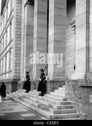 Doppel-post vor der Reichskanzlei 1939 Stockfoto