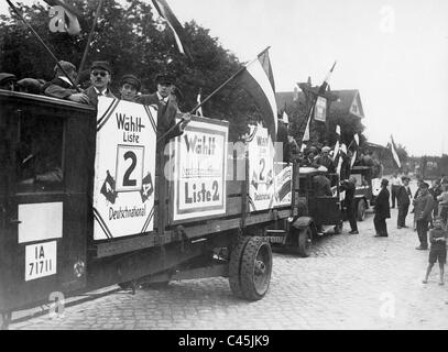 Anhänger der DNVP in Neukölln in den Wahlkampf für die Wahlen zum Reichstag am 14. September 1930. Stockfoto