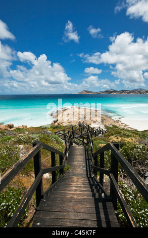 Stufen führen hinunter zu Lucky Bay, Cape Le Grand Nationalpark, Esperance, Western Australia, Australien Stockfoto