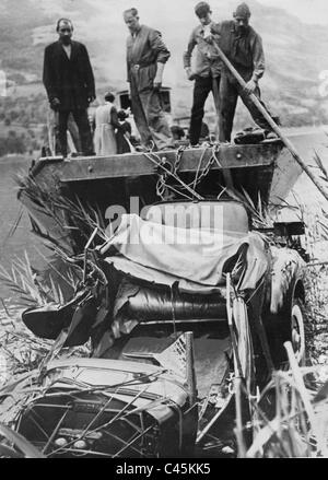 Wiederherstellung des Autos in dem König Leopold III. und Prinzessin Astrid von Schweden abgestürzt. Stockfoto