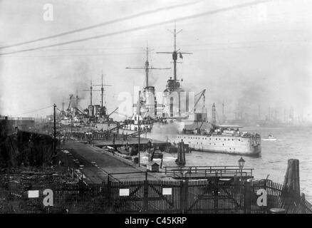 Schiffe der Tiefsee Flotte im Hafen von Wilhelmshaven, 1918 Stockfoto