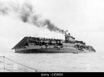 Flugzeugträger HMS "Courageous" sinkt Stockfoto