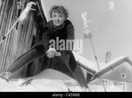 Luise Ullrich während der Dreharbeiten in Zürs, 1940 Stockfoto